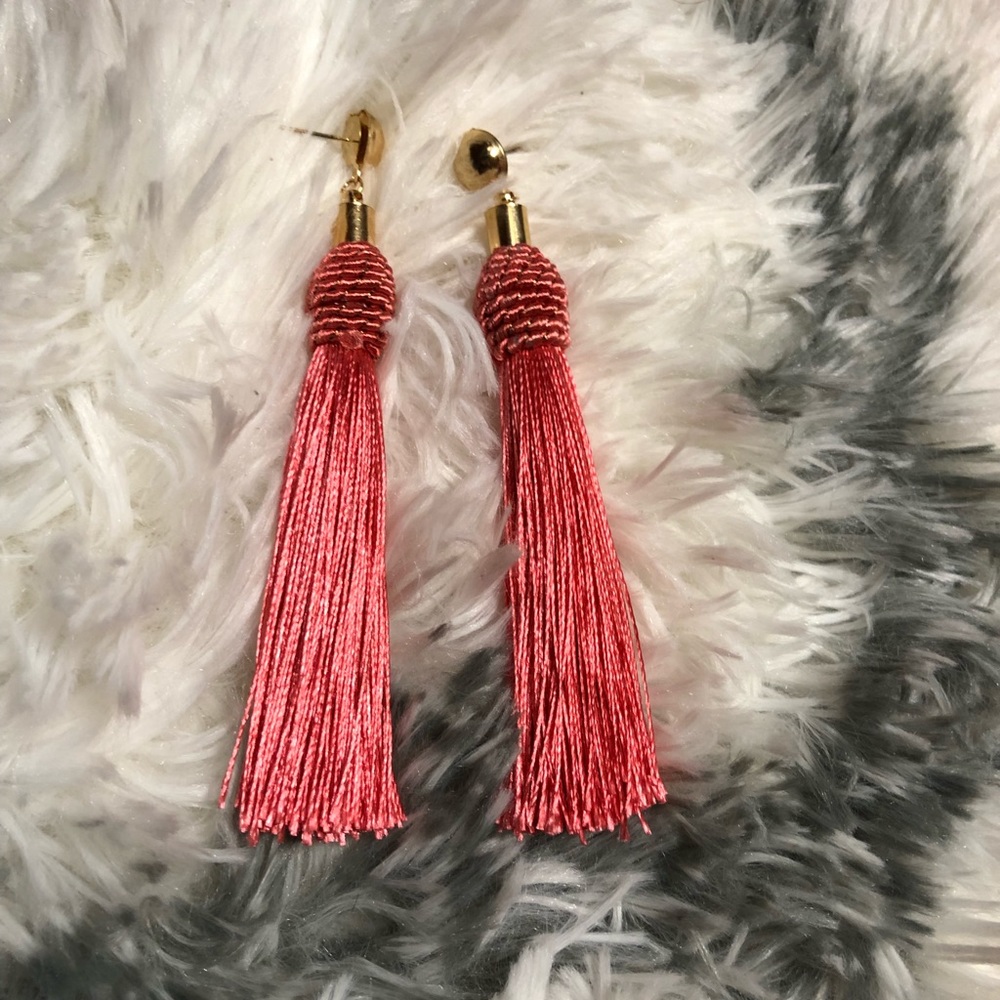 🎉💖3 FOR $10 JEWELRY💖🎉pink tassel earrings!